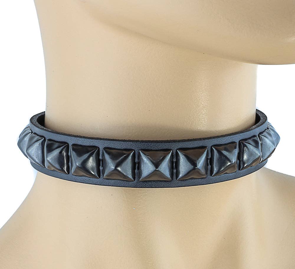 Funk Plus - CK140 BLACK LEATHER CHOKER WITH 1 ROW 1/2" PYRAMID STUDS