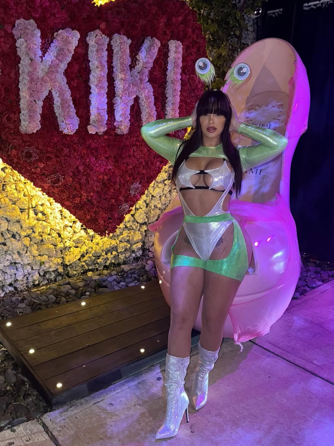 Exclusive SEXY Out of this world Alien GIRL