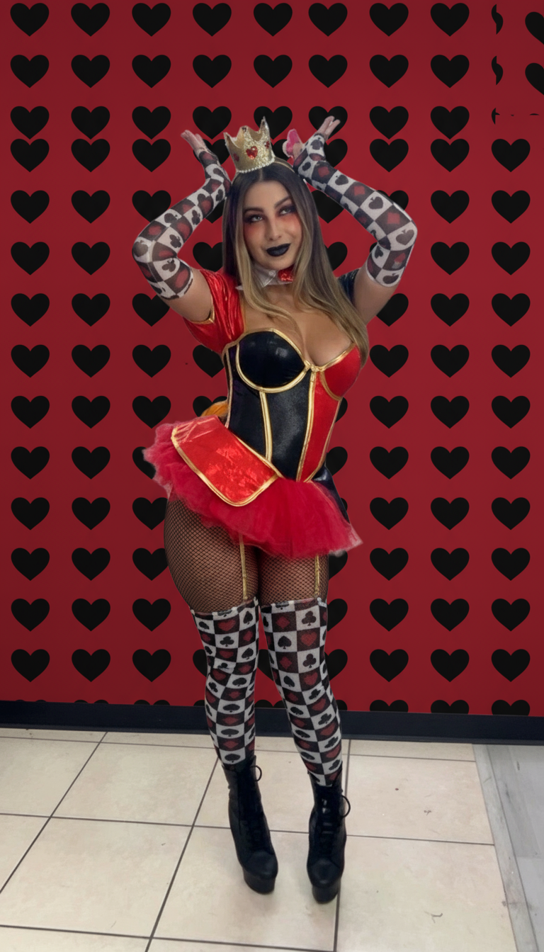 Royal Heart Queen Costume includes purse