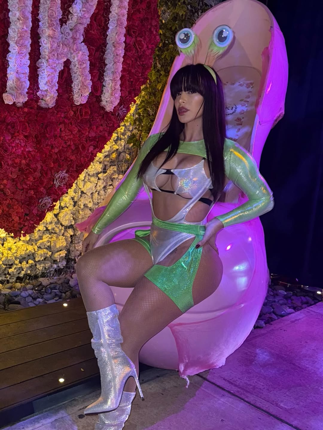 Exclusive SEXY Out of this world Alien GIRL