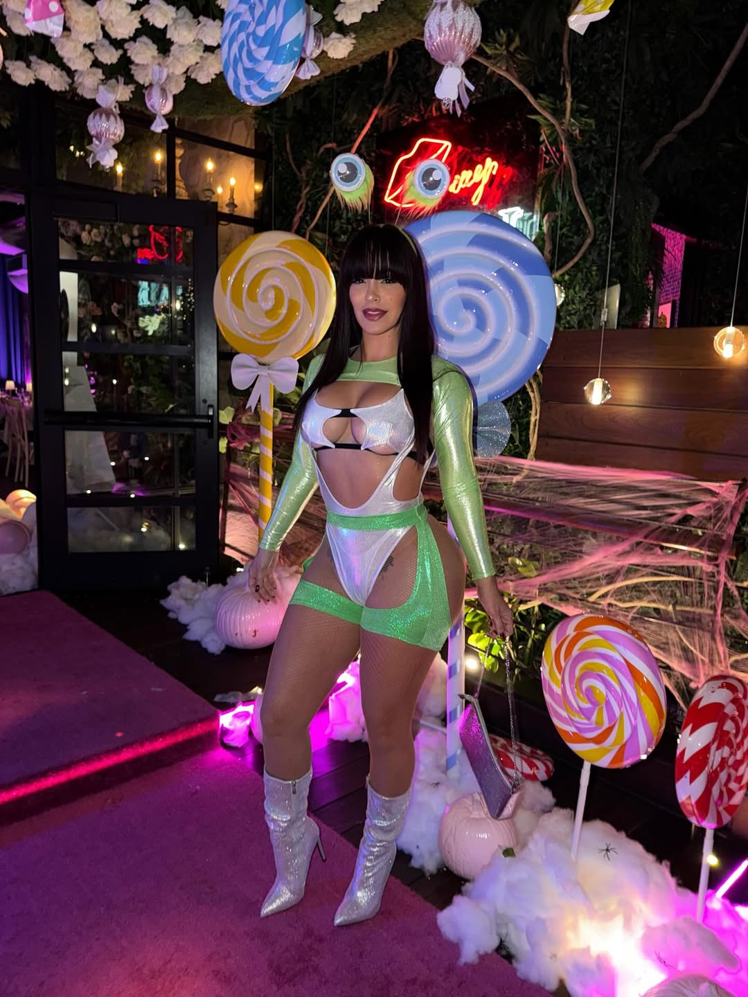 Exclusive SEXY Out of this world Alien GIRL