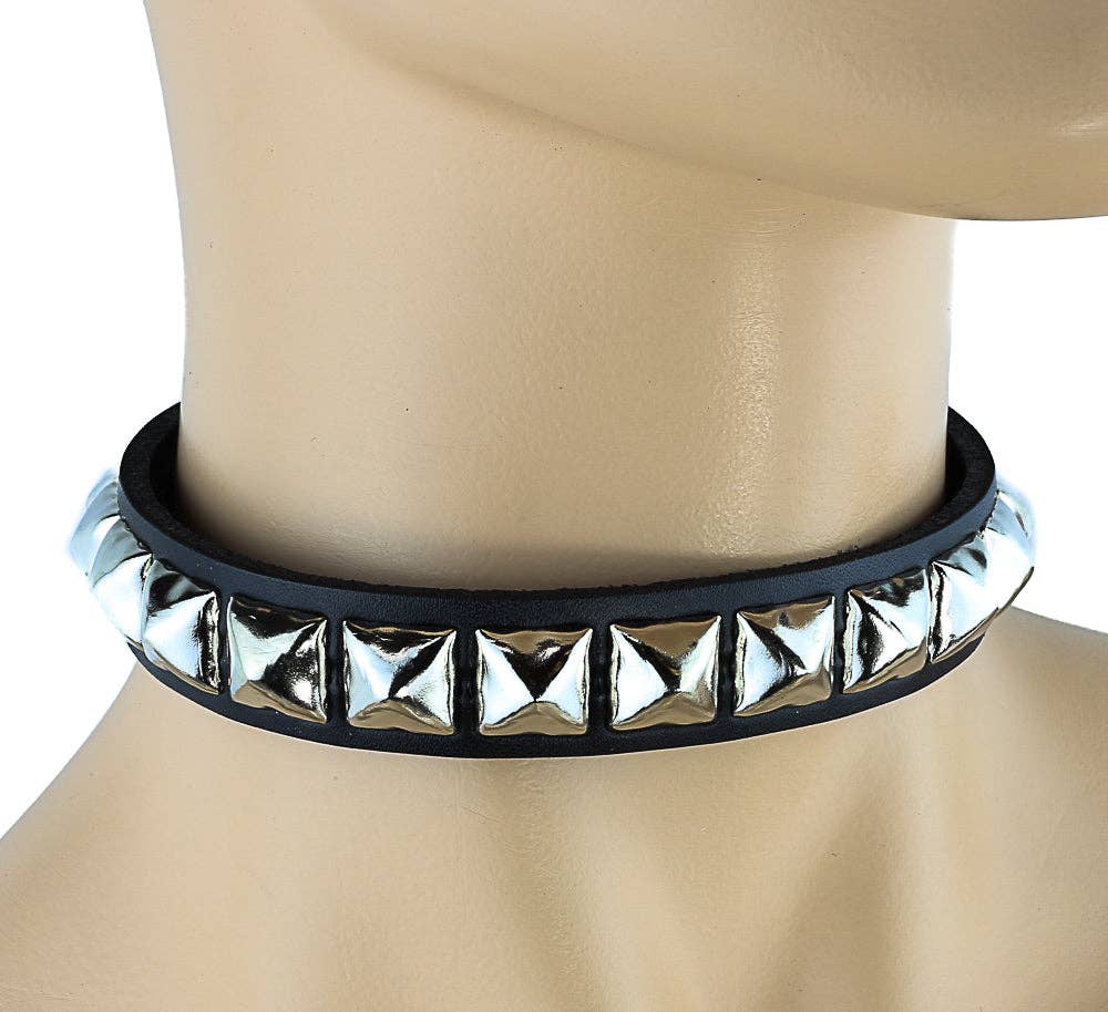 Funk Plus - CK140 BLACK LEATHER CHOKER WITH 1 ROW 1/2" PYRAMID STUDS