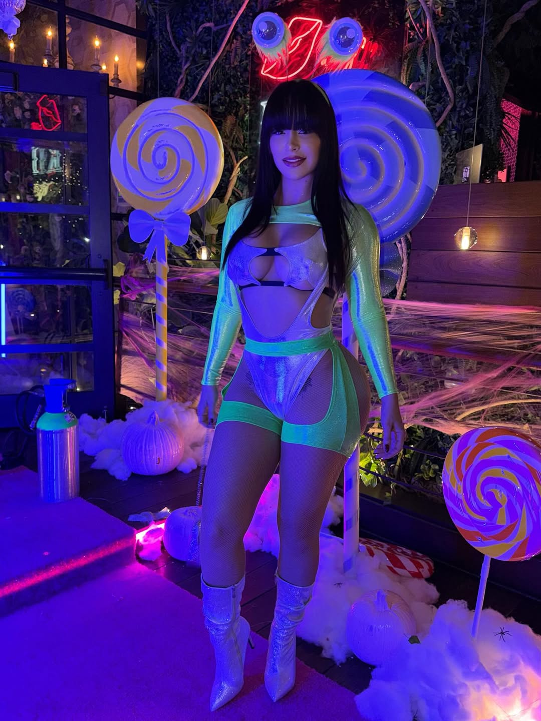 Exclusive SEXY Out of this world Alien GIRL