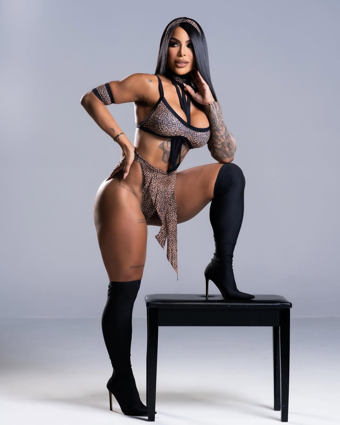Exclusive  Cave Babe