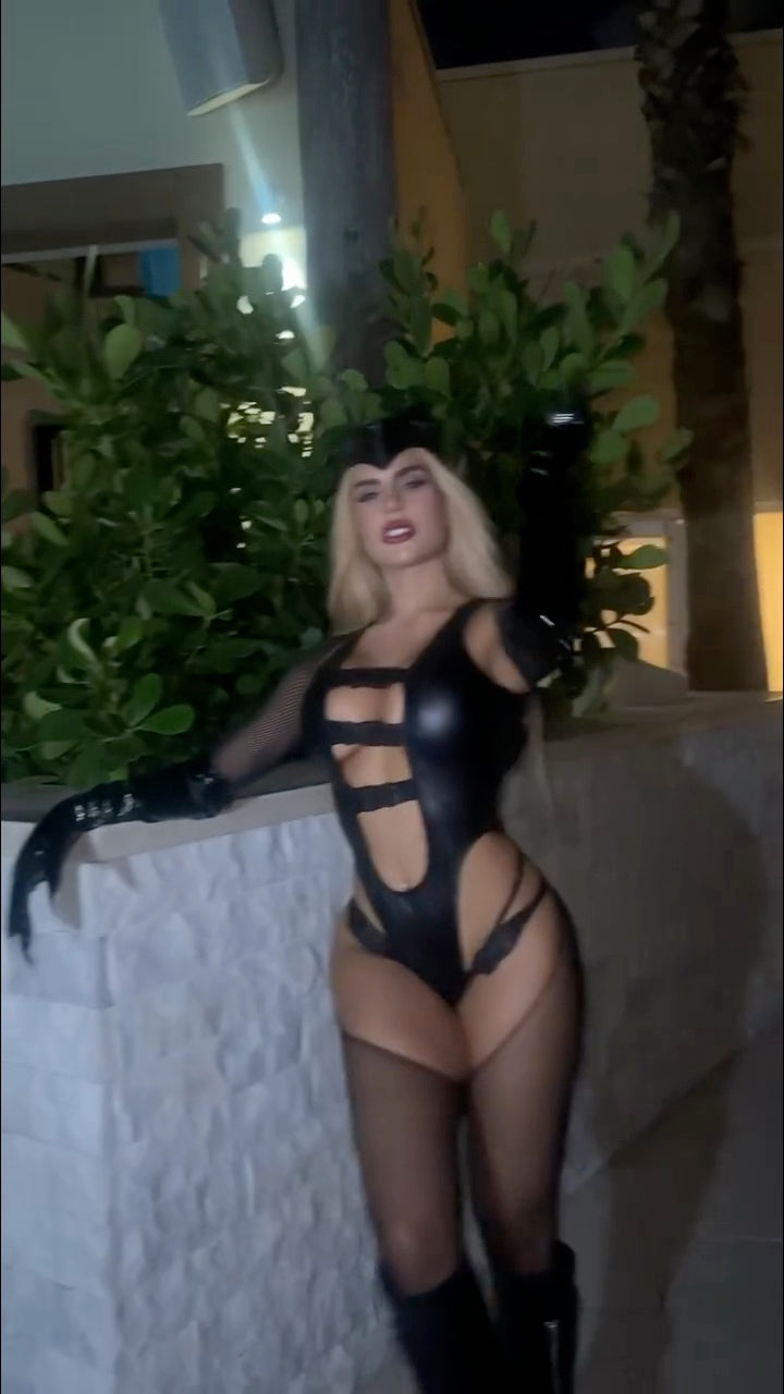 Sexy Cat Woman Playthings Exclusive